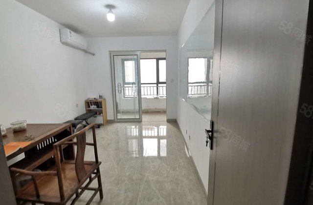 莲湖新城  三叶草双阳台 送储送车位 免大税 随时看房