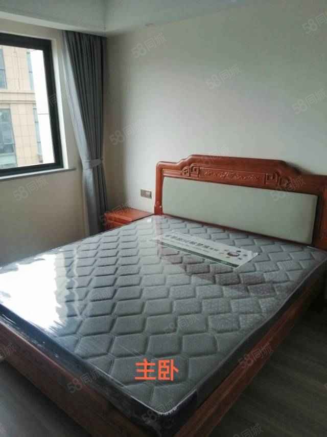 凤凰台3室1厅2卫116㎡东230万