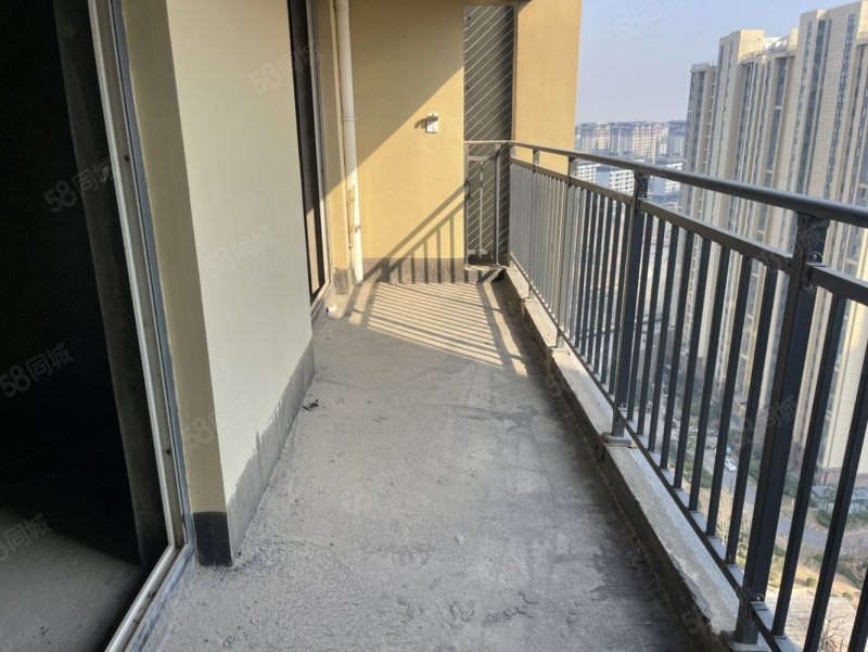 升龙广场3室2厅2卫128㎡南北78万