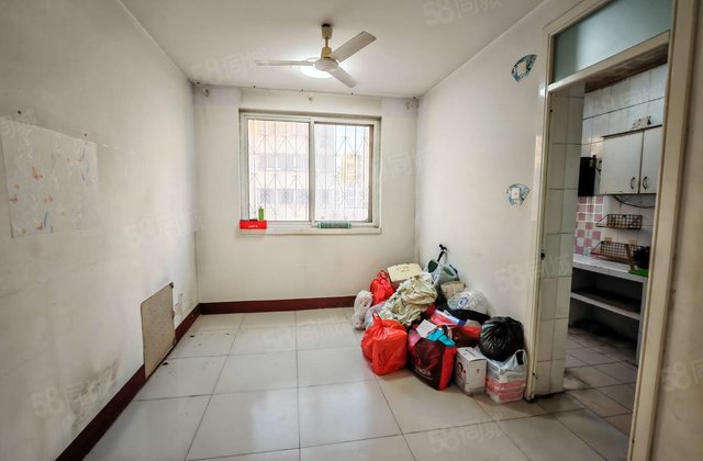 5万即可入住 汽车总站 多层二楼 免大税 可隔三室 带储藏室