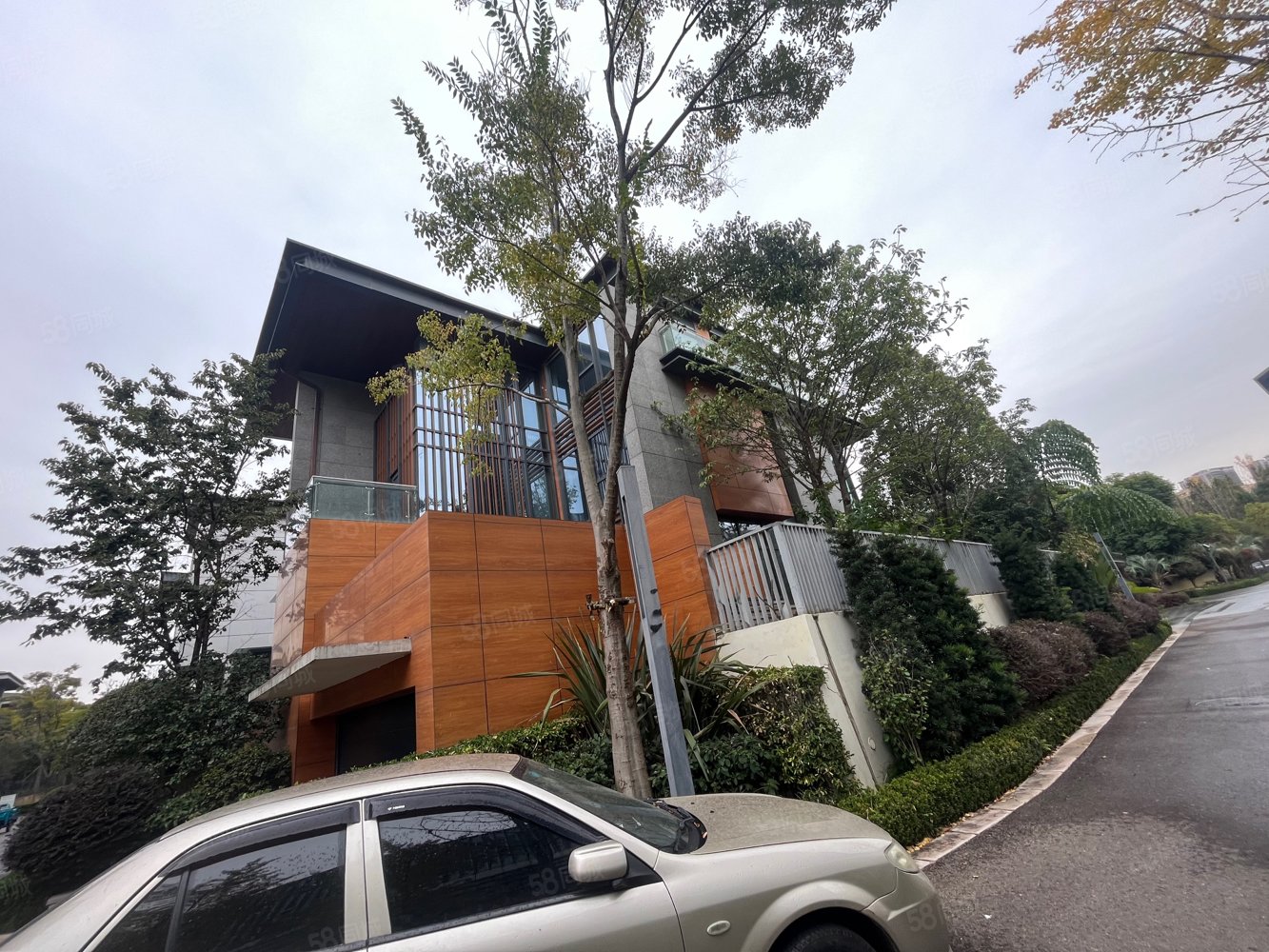 【10图】滇池边山海荟独栋别墅房东亏300万急售,山海荟-昆明58同城