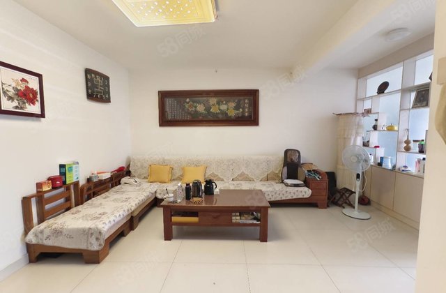 七中东邻，电梯中间楼层，三室两厅，免大税，欧景丽都旁