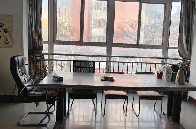 电大附近3室东边户带大车库急售客带看