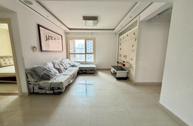 首付  萬，买精装三室，带所有家具家电，拎包入住。