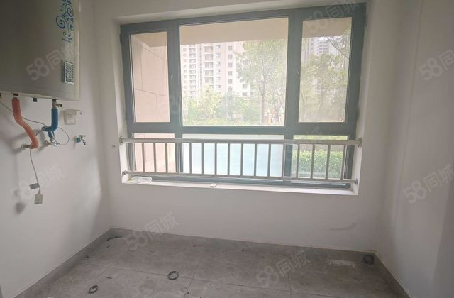 急售，滨河御府，莲湖新城！三室两卫西边户，带车位