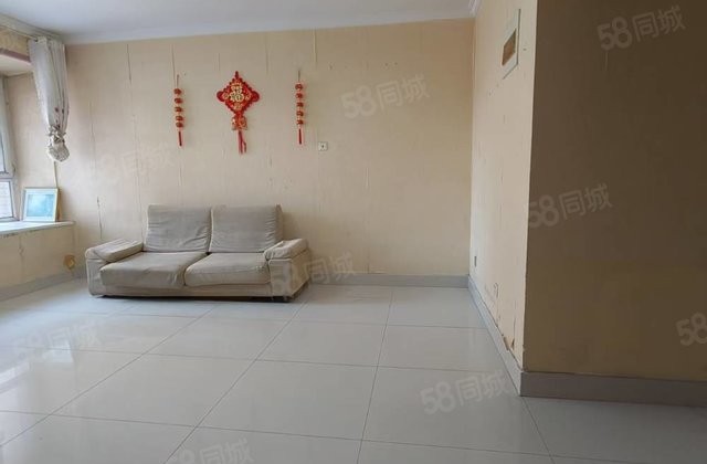 月亮湾B区，两室两厅一卫