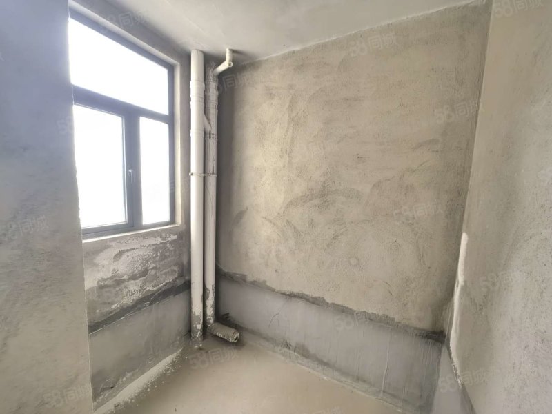 凤凰天仙城4室2厅2卫135㎡南北39万