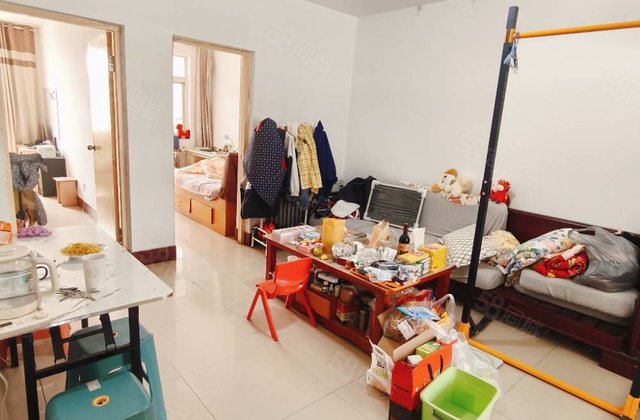 文轩外国语，老一中一墙之隔，依中园，电业局四院，师范家，