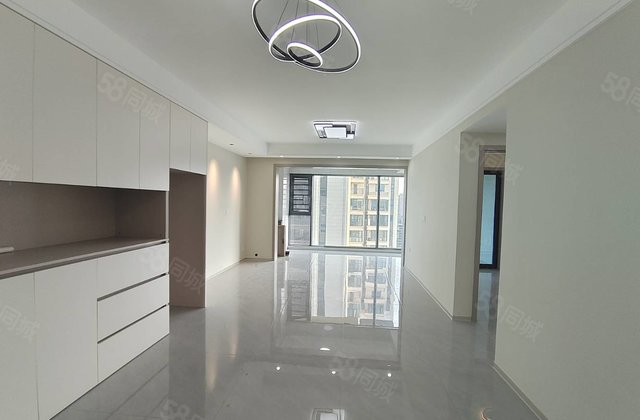 万达大都会公元3室2厅2卫116㎡南北70万