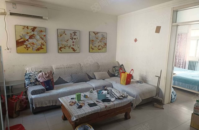 七中 馨苑小区 精装两室 非顶 五 万 即可入住