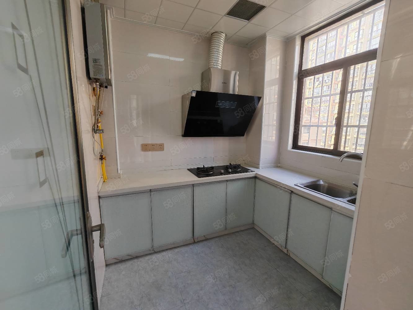 香槟国际3室2厅2卫117㎡南北48.8万