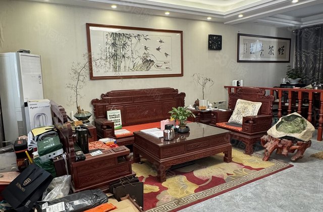 湖北小区别墅 东昌湖边 精装修 带大院子 有配房 停车方便