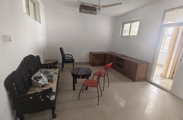 房东急售 买一层送阁楼 免大税 正三室 实验九中双语送储藏室