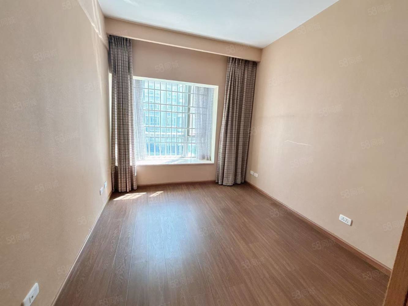 龙泉花园东苑4室2厅2卫151㎡东西93.8万