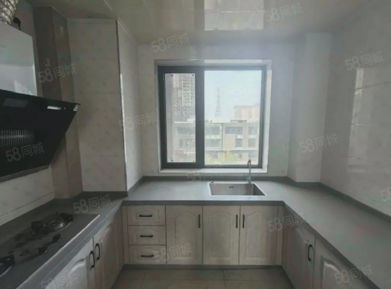 直隶新城文苑3室2厅2卫136㎡南北130万