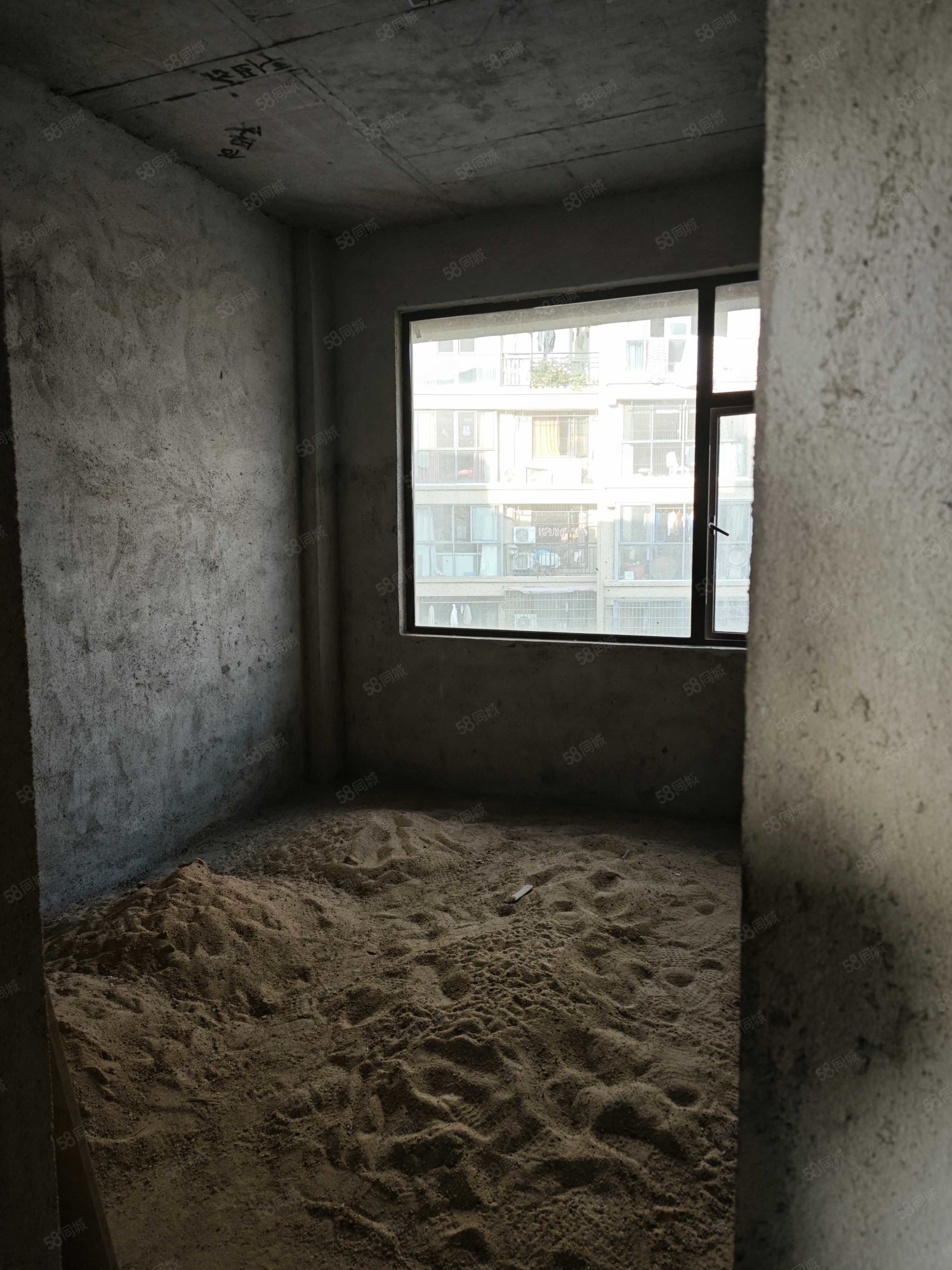 中成小区4室2厅2卫125.91㎡南83.6万