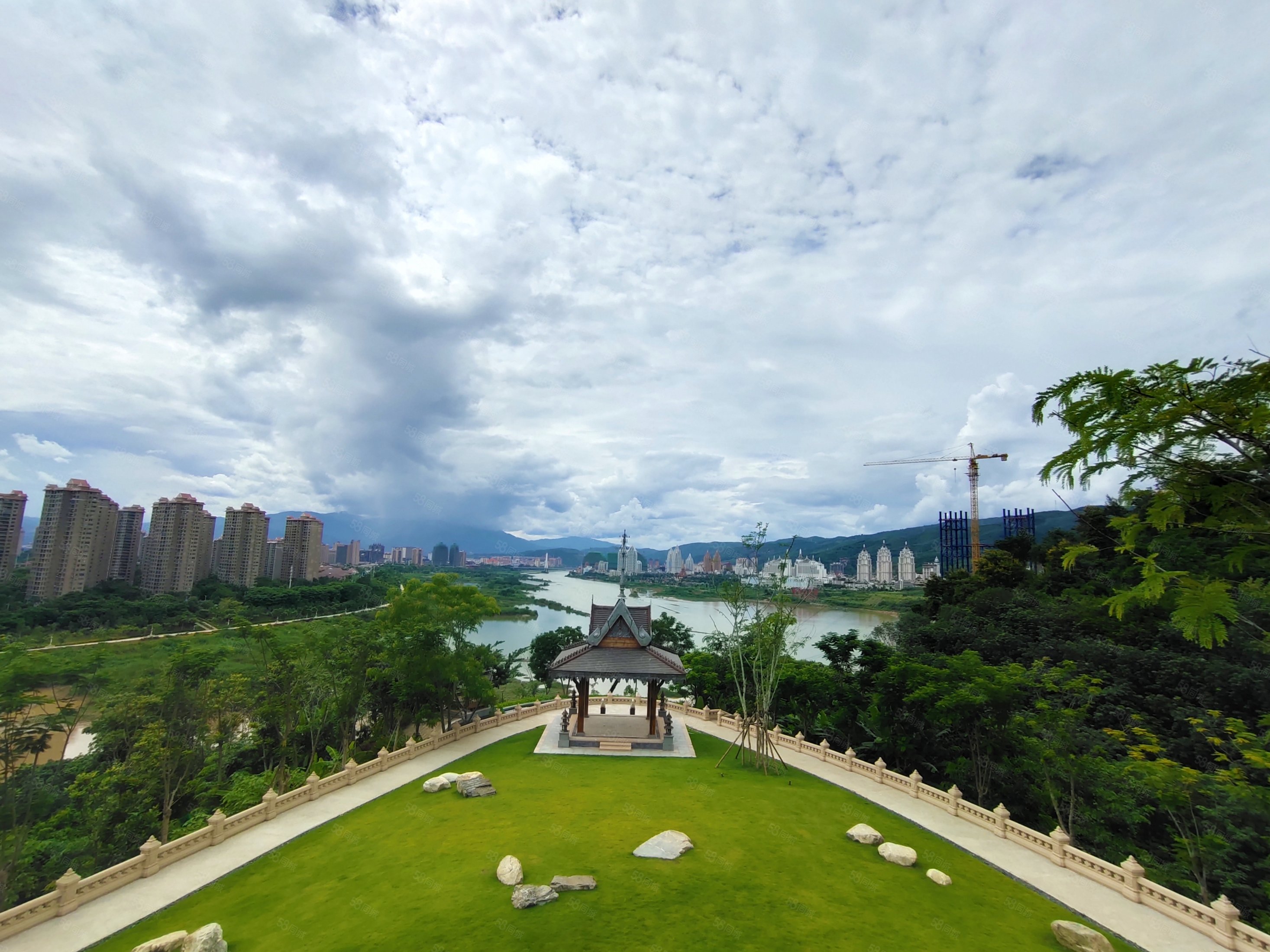 嘎栋片区 92平做三房两卫 环绕大阳台 整个景洪 超大阳台