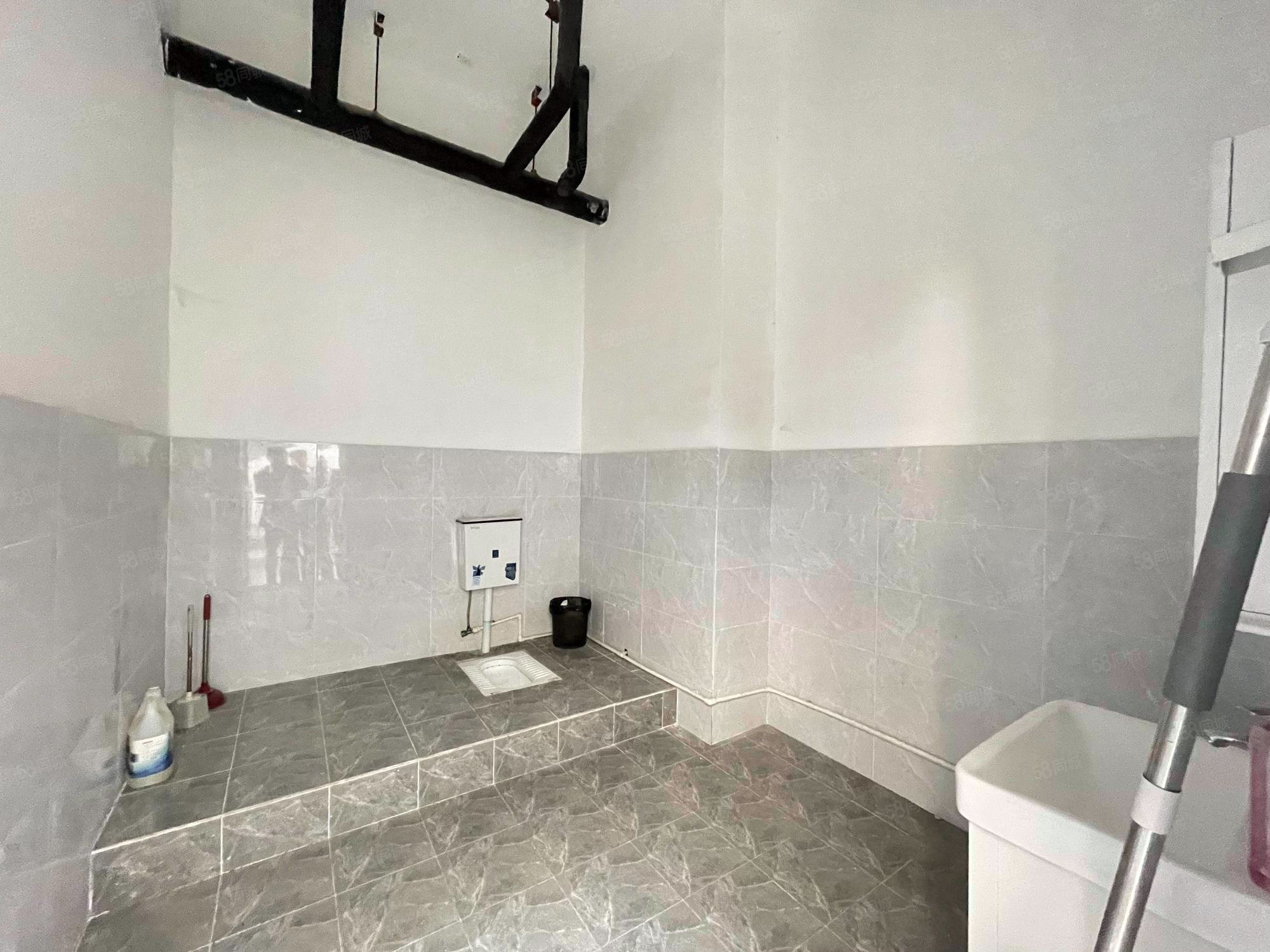 財(cái)富公館8室3廳5衛(wèi)1652㎡南北6000萬(wàn)