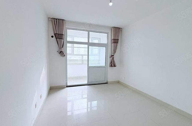 香江火车站西佳苑新城多层三楼 可三室25.6万停车方便