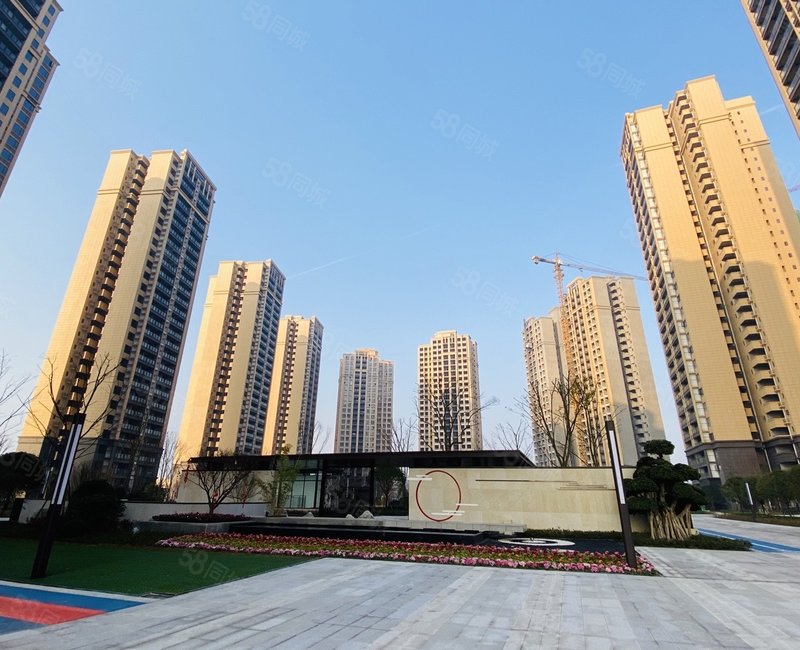 华商旁南湖地段准现房!云湖一号超好视野楼间距宽户型方正无浪费