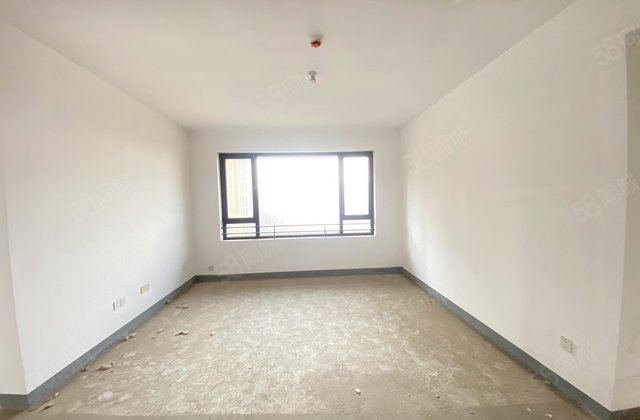 百合三居室，全天无遮挡好楼层，带车储一口价116.6万纯