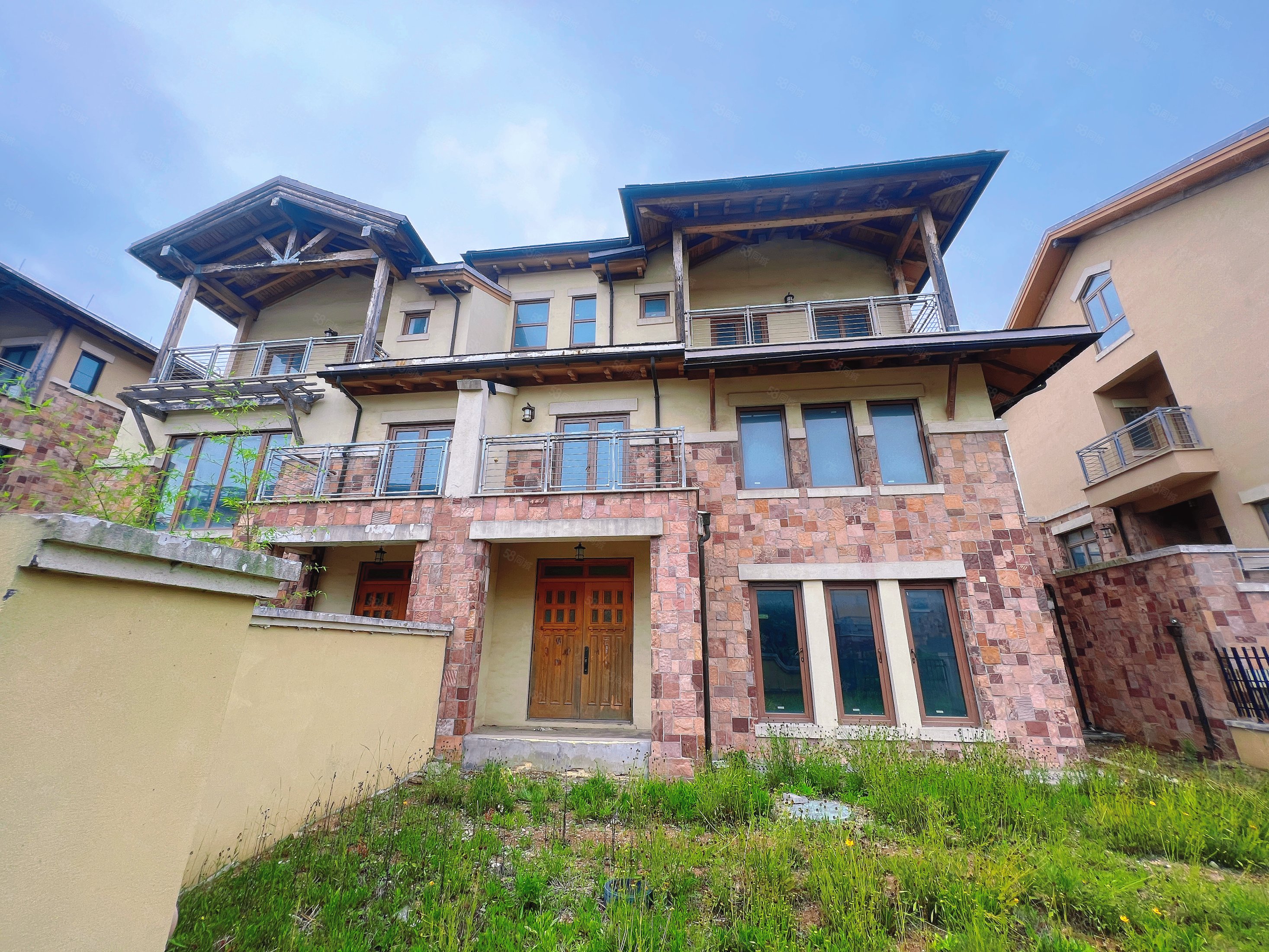 大捡漏青岛小镇一期双拼别墅南北车库