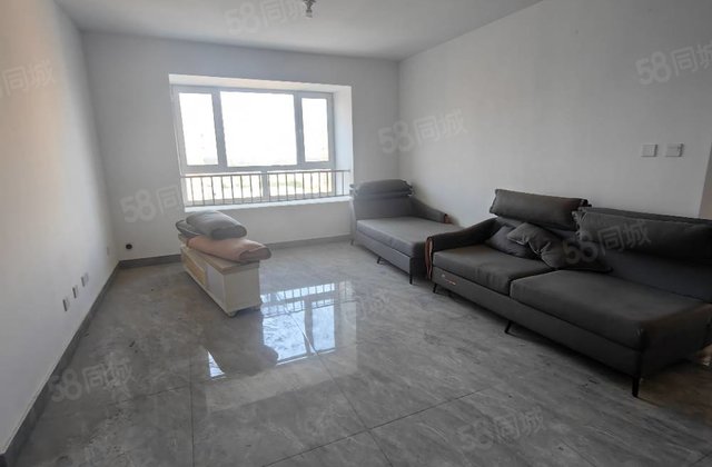 万达旁边电梯新房未住，东边户带车位储藏室，单价6开头