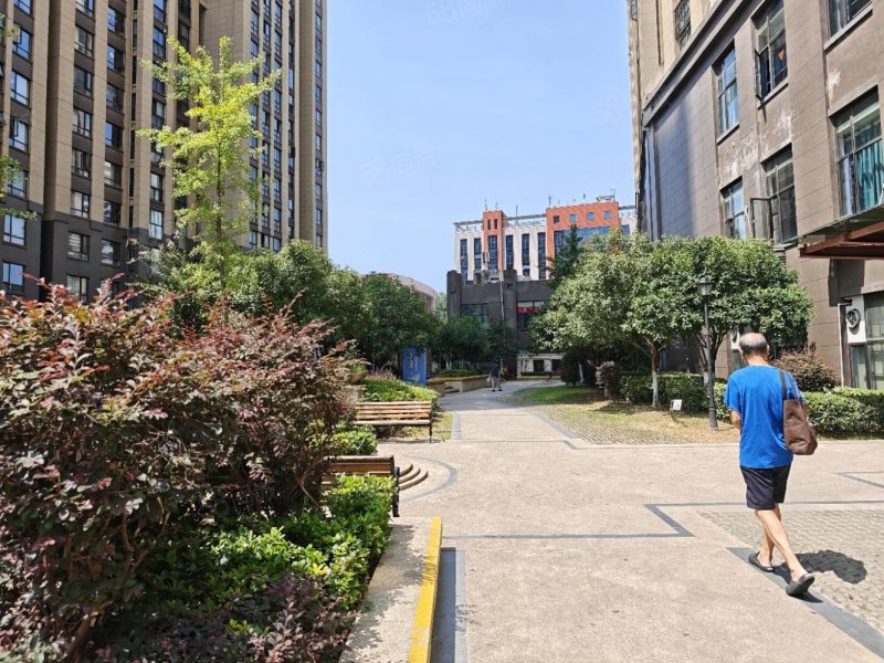 爱丽舍花园3室2厅1卫110㎡南北71.8万