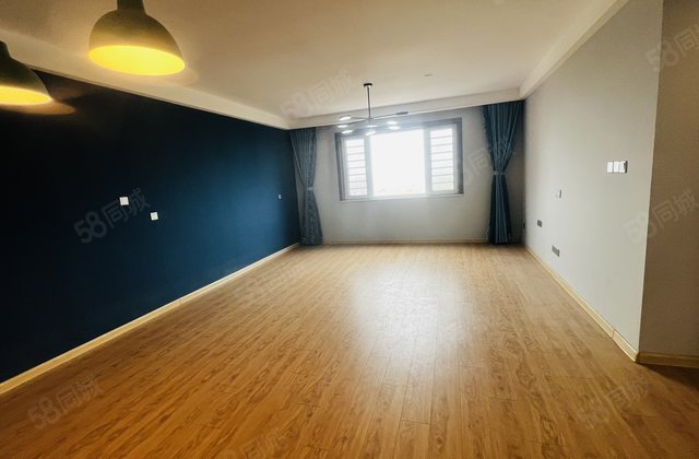 白庄丽湾花园 电梯房，精装新房未住免大税，带储藏室，拎包入住