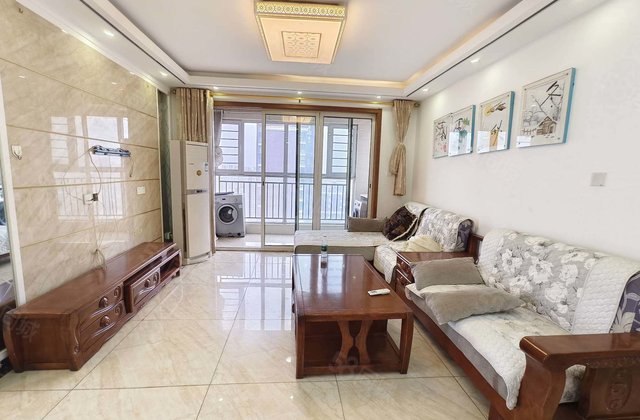 3室2厅 简单装修 120平 电梯房 满二 看房方便 有钥匙