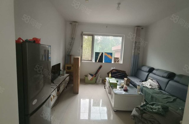 低楼层两室，周公河附近， 次新小区  低密度社区。诚心出售。