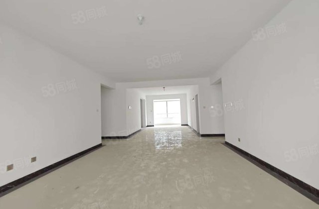 润景苑电梯房外国语大平层车位和储藏室