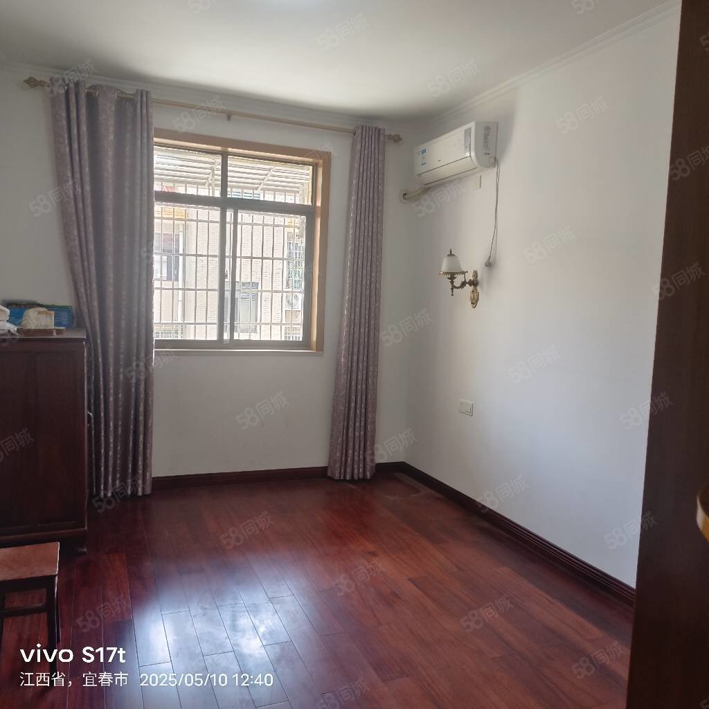 金鼎商业街小区3室2厅2卫130㎡南北80万