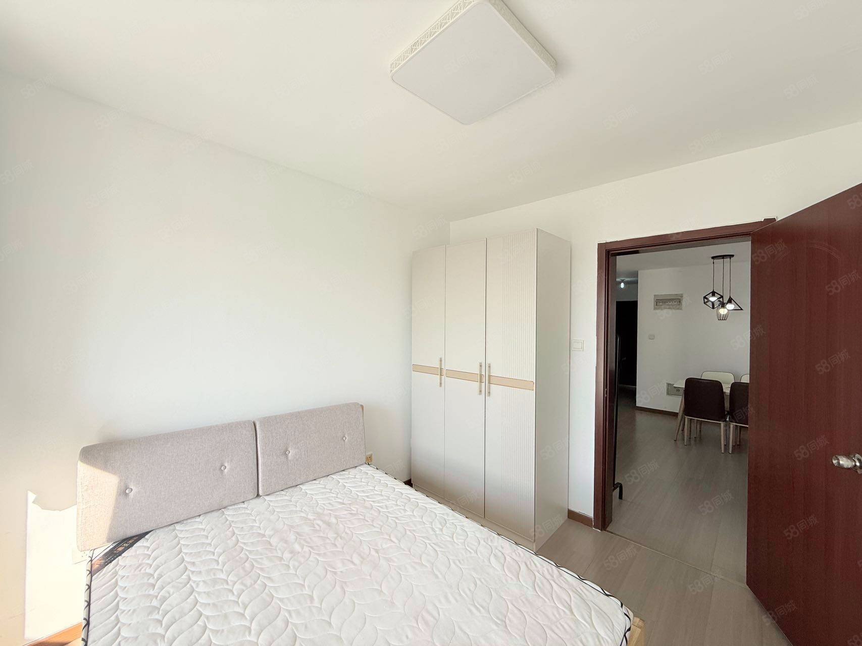 萬泉盛景園1室1廳1衛(wèi)58㎡南北256萬