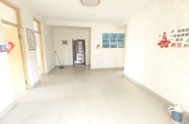 文轩附近 东边户，孝心一楼，温馨三室带车库急售 双阳台