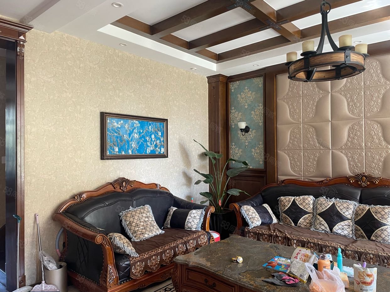 凤栖花园4室2厅2卫205㎡南北110万