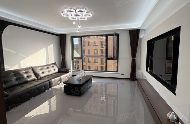 香洲名郡A区3室2厅146㎡76万二手房图片