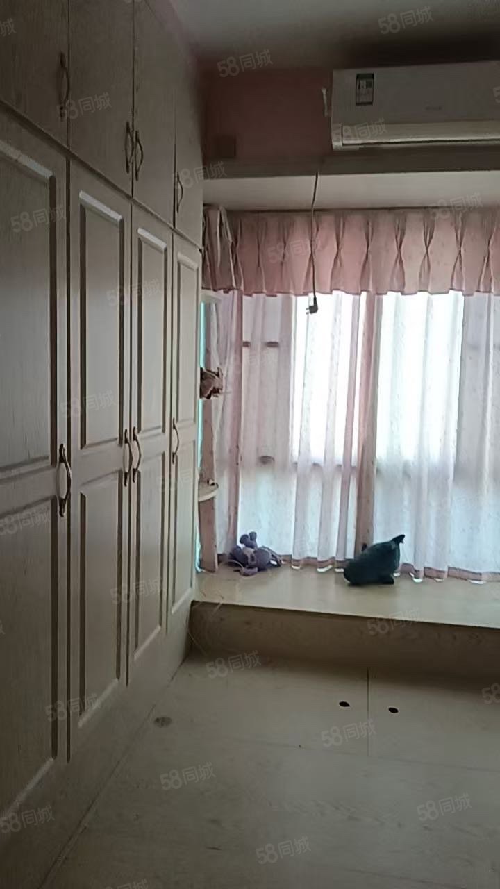 清华美郡3室2厅2卫118.55㎡南52万