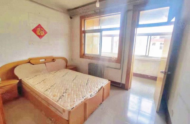 青年林小区3室2厅1卫满五送车位送地下室