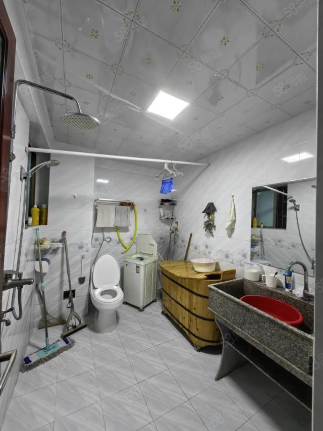 南洋广场4室2厅2卫180㎡南北99万