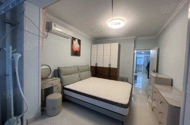 水岸新城 二楼 小三室 价格可议 新城邦 香格里 精装修