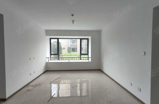 南北通透 交通便利 刚需小三居 医疗配套成熟 商品房