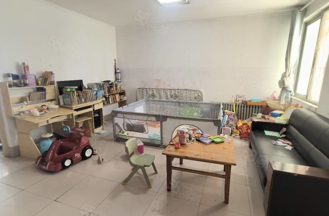 闸口 文轩片区 八中 新时代北区4楼三室两厅 免大税