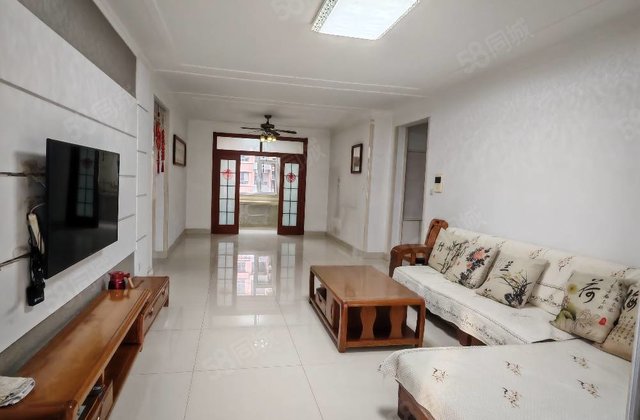 东昌对过 英伦花园西区 精装三室两厅双卫 带车位储藏室