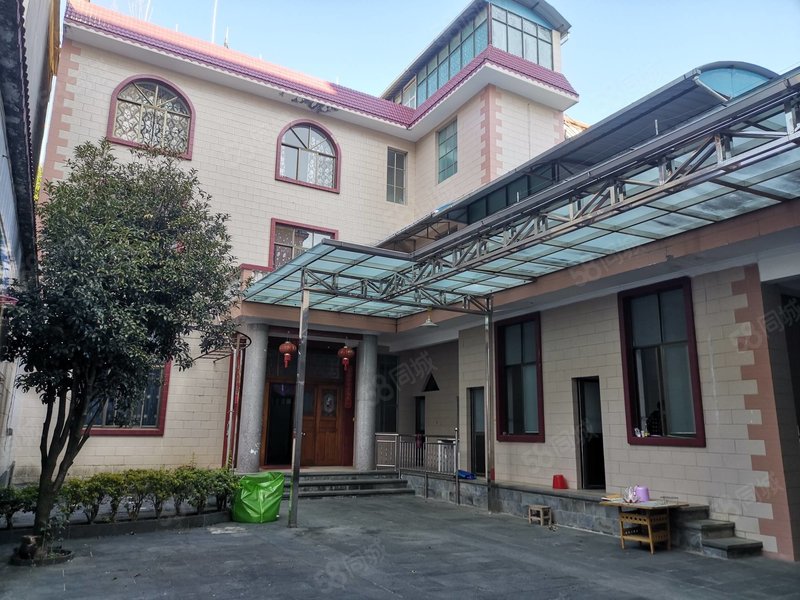 单家独院 国有占地334.82平方米 宏盛幼儿园附近 车到家