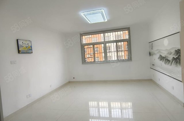 嘉明，  好楼层，114平方三室两厅，免大税，送储藏室