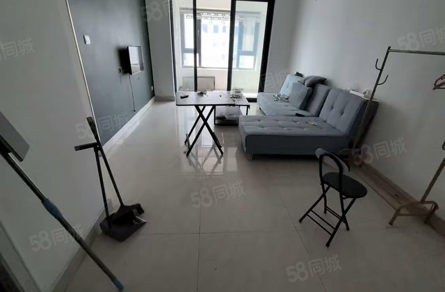 送车位!精装小三室，中间楼层，人车分流的小区80来万 开发区