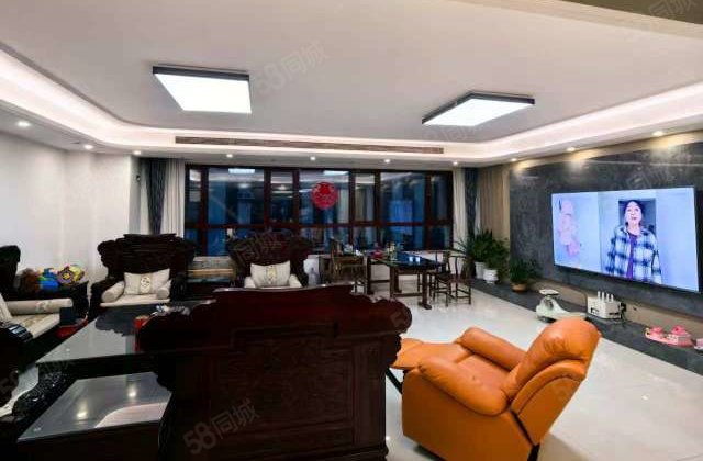 区政府 时代中通豪园电梯洋房 顶复50平客厅空中花园3个车位