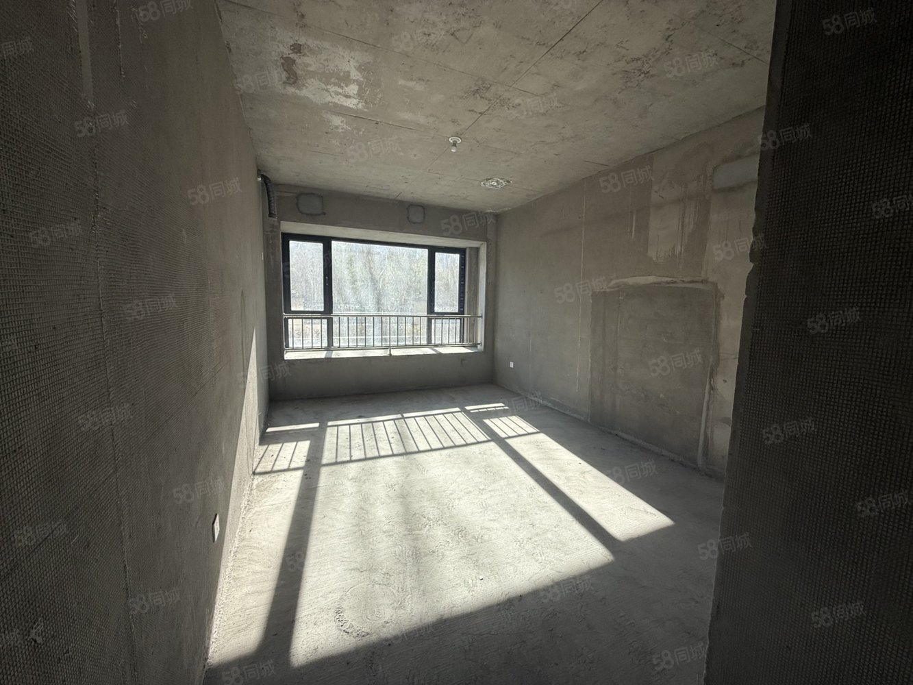 华韵锦园3室2厅2卫140㎡南北97.9万