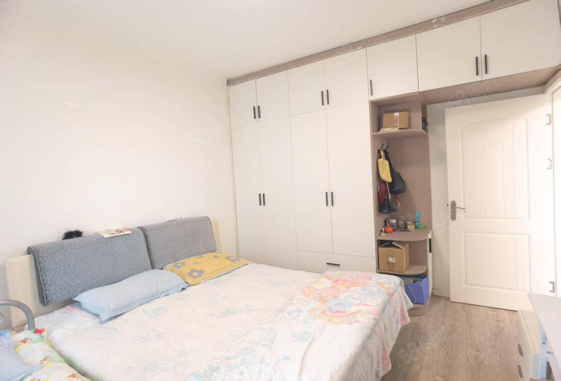 天下公馆3室2厅1卫93㎡南北43万